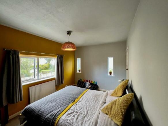 4 Kingsdown - Master Bedroom 2..jpg
