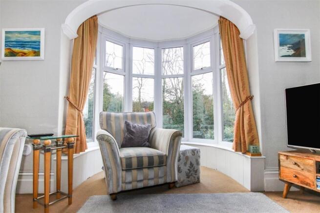 BAY FRONTED LOUNGE