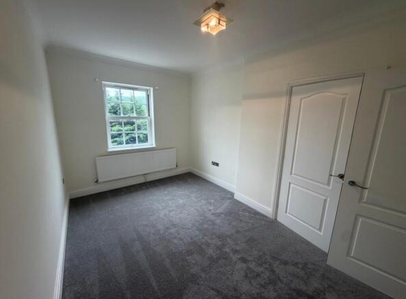 4 bed Terraced to rent Image 7