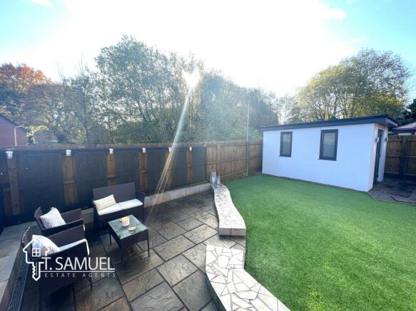 Rear garden 13.JPG