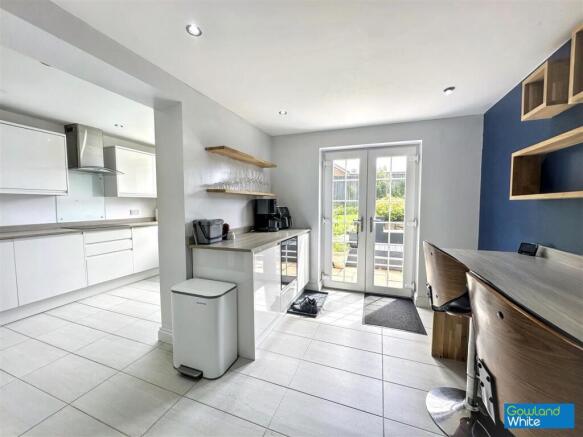 3 bed Semi-Detached for sale Image 6