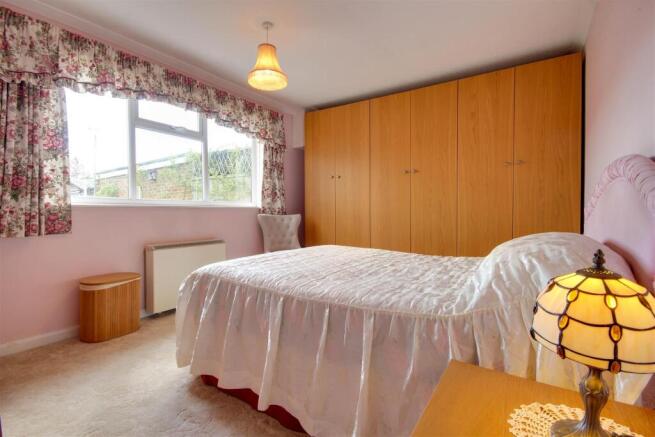 2 bed Detached Bungalow for sale Image 10