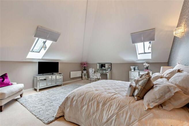 3 bed Apartment for sale Image 9
