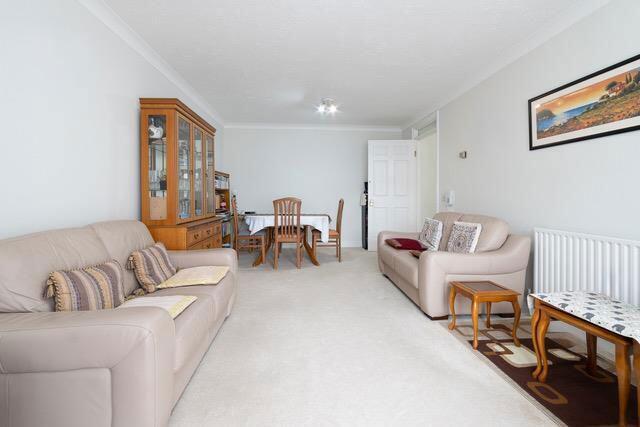 Sandringham Gardens, North Finchley, London, N12 0PL photo 4