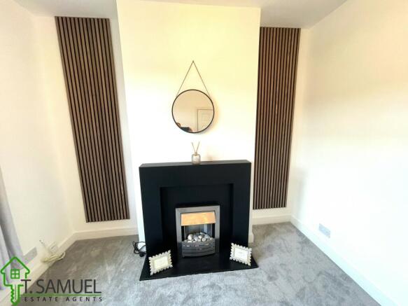 Living room 3.JPG
