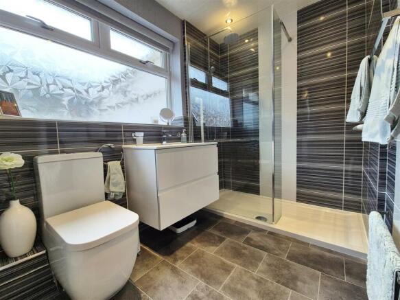SHOWER ROOM/WC