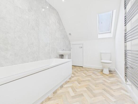 4 bed Detached for sale Image 8
