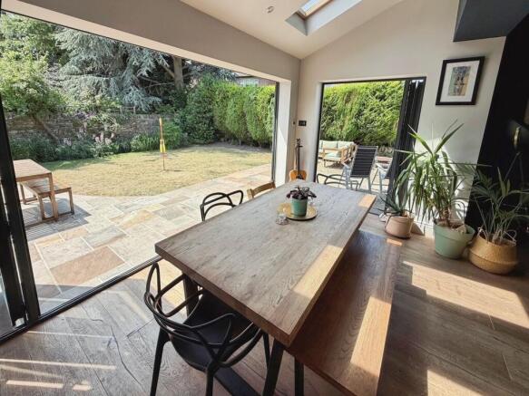 4 bed Semi-Detached for sale Image 8