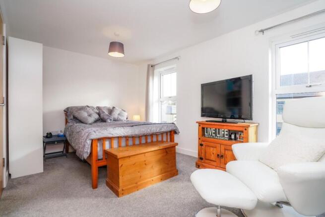 4 bed Semi-Detached for sale Image 8