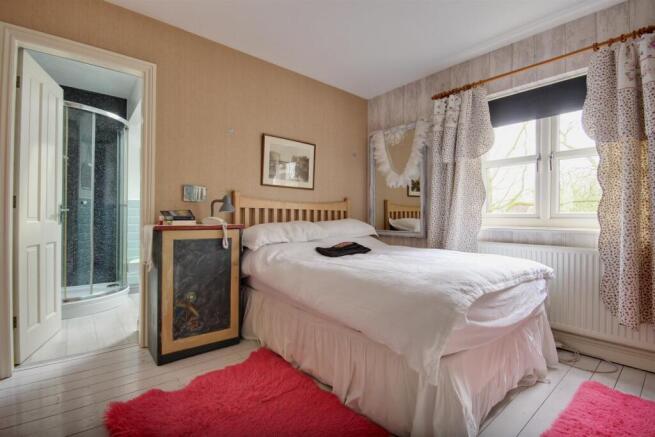 4 bed Detached for sale Image 6