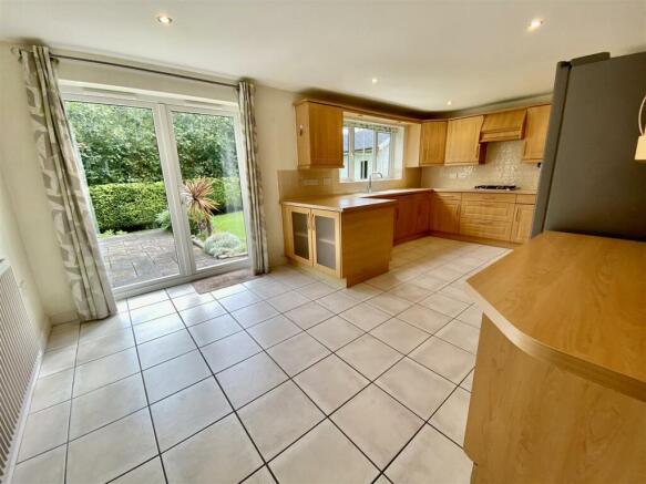 KITCHEN/BREAKFAST ROOM