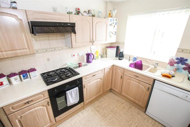 FITTED KITCHEN
