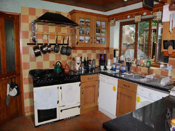 KITCHEN AREA