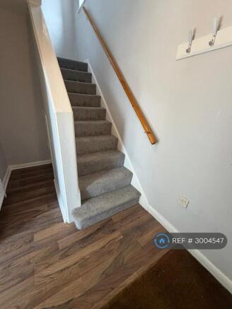 4 bed Semi-Detached to rent Image 8