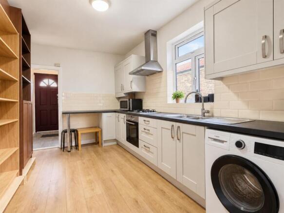 03 Kitchen.jpg