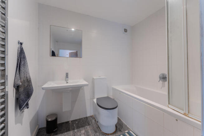2 bed Flat for sale Image 11