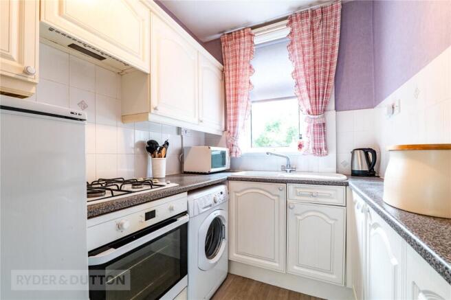 3 bed Semi-Detached for sale Image 6