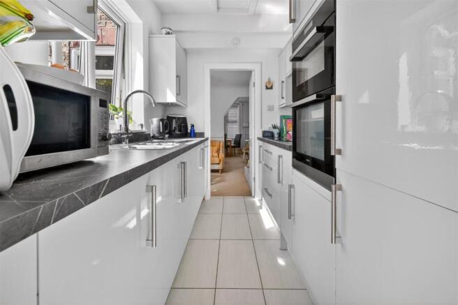 2 bed Semi-Detached for sale Image 6