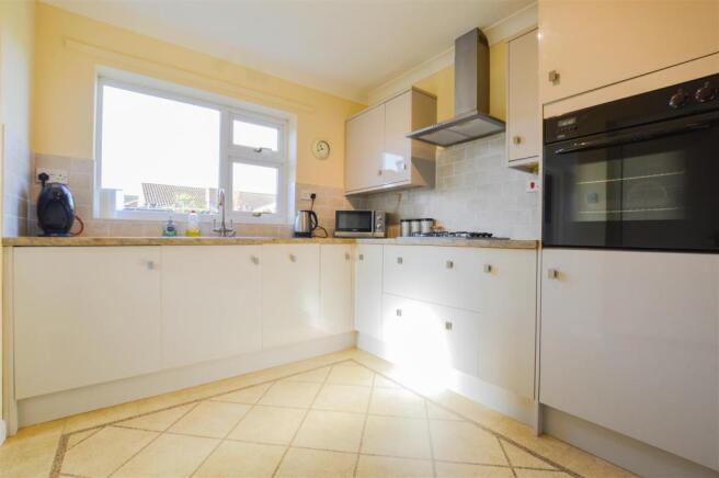 Kitchen 1.jpg