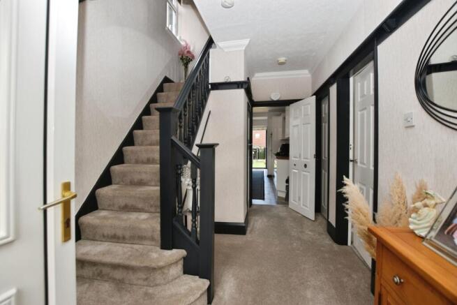 4 bed Semi-Detached for sale Image 4