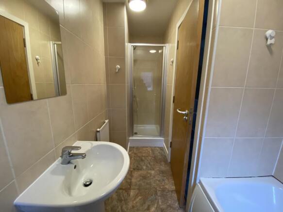 Family Bathroom 2
