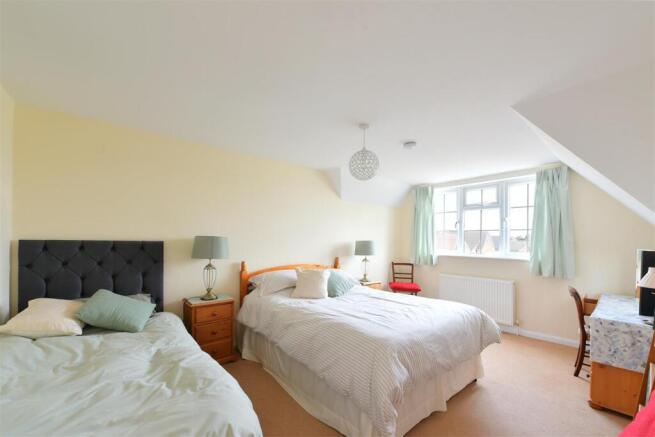 4 bed Not Specified to rent Image 5