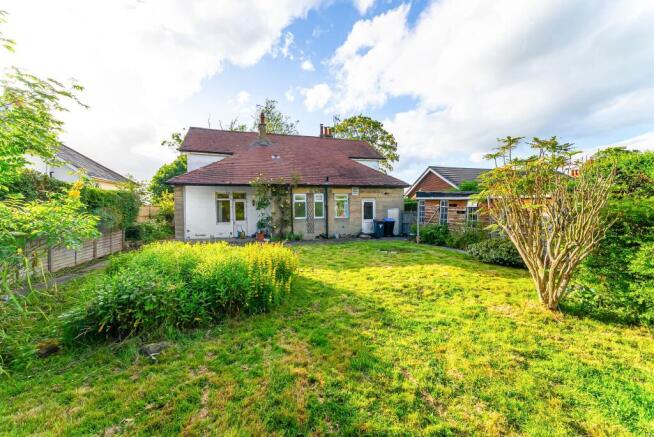 5 bed Detached for sale Image 11