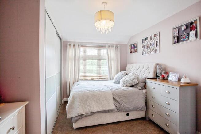 4 bed Detached for sale Image 12