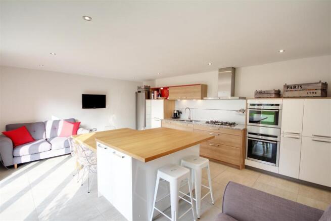 Kitchen 2.jpg