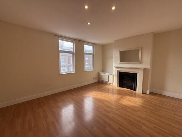 2 bed Apartment to rent Image 10