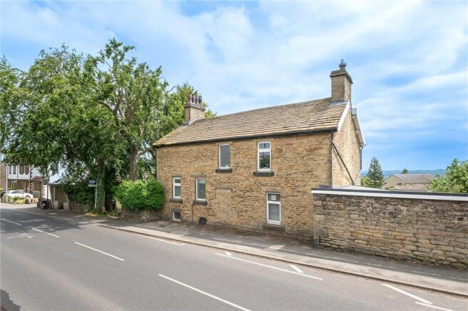 5 bed Detached for sale Image 11
