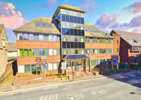 Flat 4, 67 Warwick House, Station Road, Redhill RH1 1LS