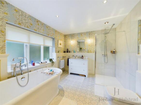 En-Suite Bathroom