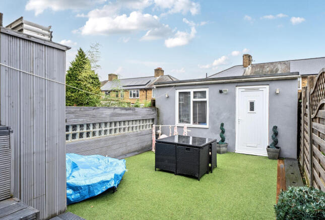 1408421-3-698f0e3...