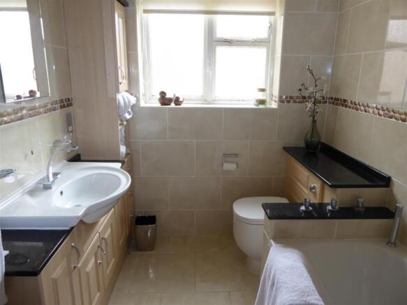 FAMILY BATHROOM