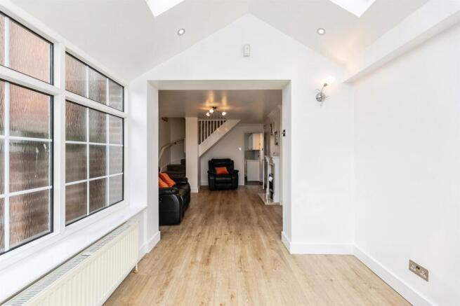 3 bed Semi-Detached for sale Image 8