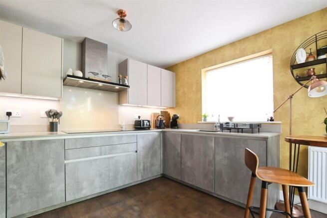 2 bed Semi-Detached Bungalow for sale Image 7