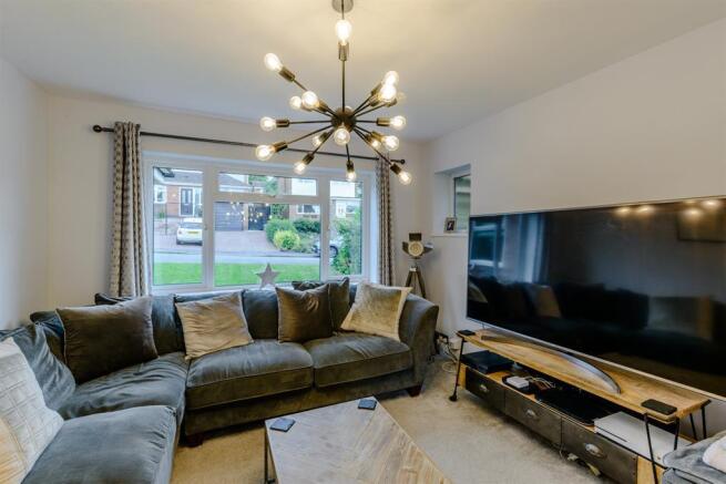 LOUNGE / DINING ROOM