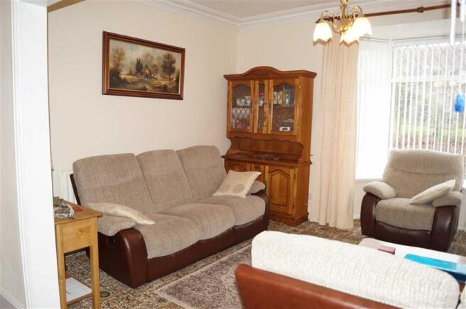 LOUNGE/DINING ROOM