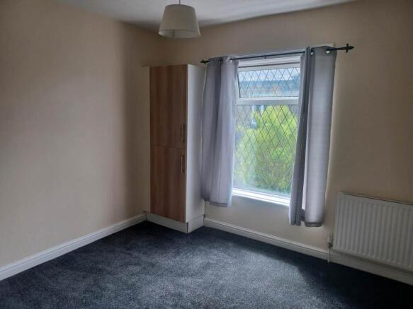 2 bed House to rent Image 4