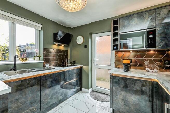 3 bed Semi-Detached for sale Image 9