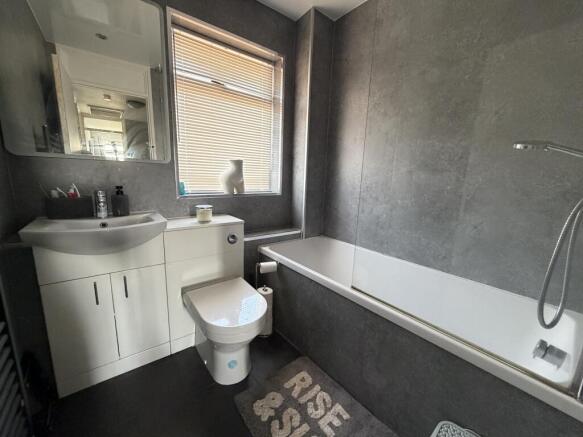 3 bed Terraced for sale Image 9