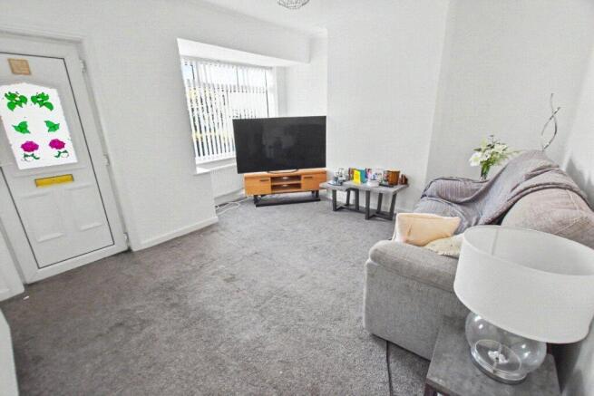 2 bed Terraced to rent Image 5