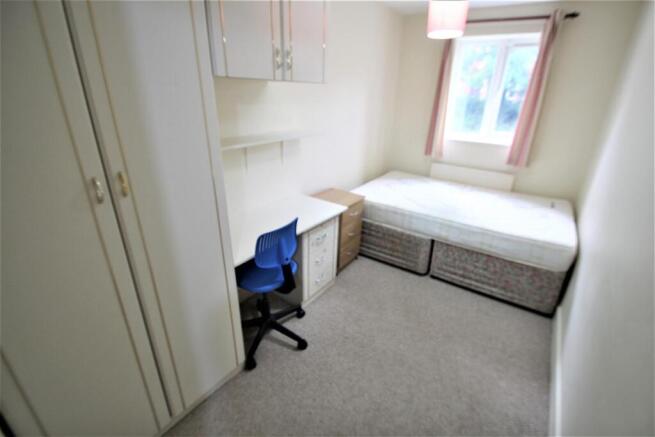 3 bed Flat to rent Image 5