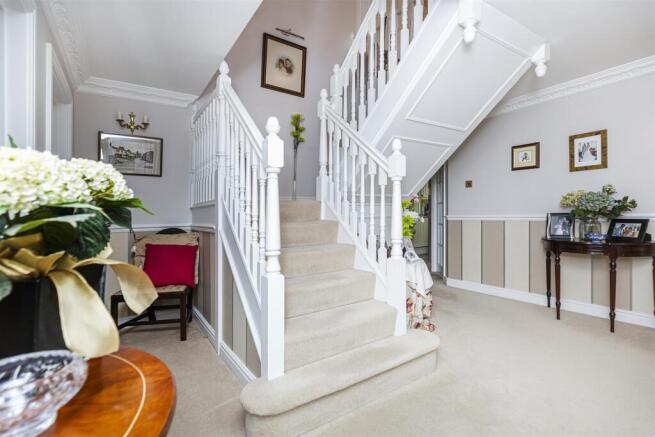 6 bed Detached for sale Image 12