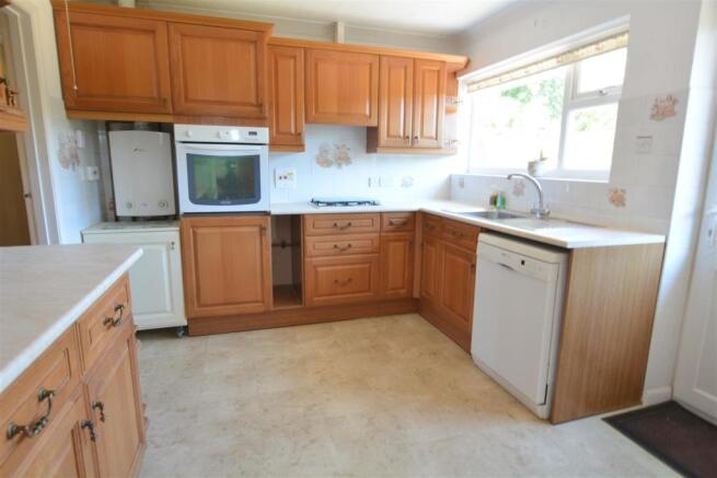 3. Kitchen.JPG