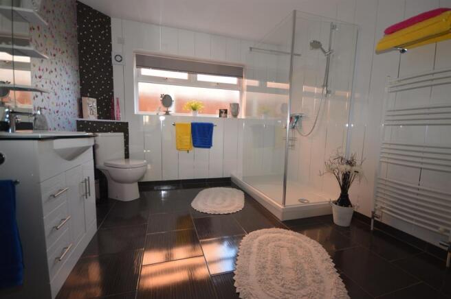 SHOWER ROOM