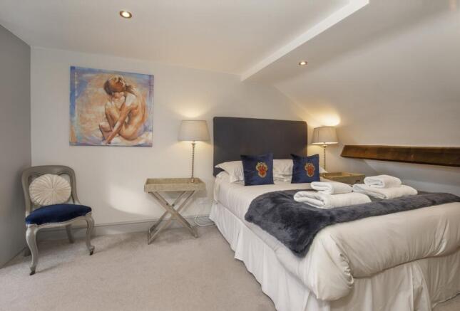 4 bed Terraced to rent Image 6