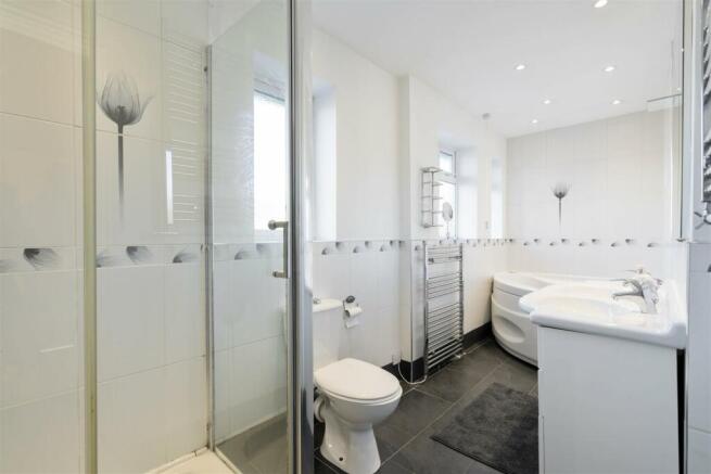 70 Rowlands Crescent-05.jpg