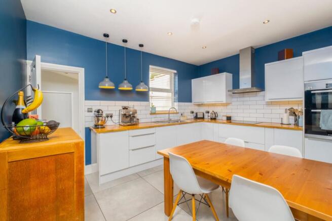 TEERTSYREMOGTNOM02 - Kitchen A.jpg